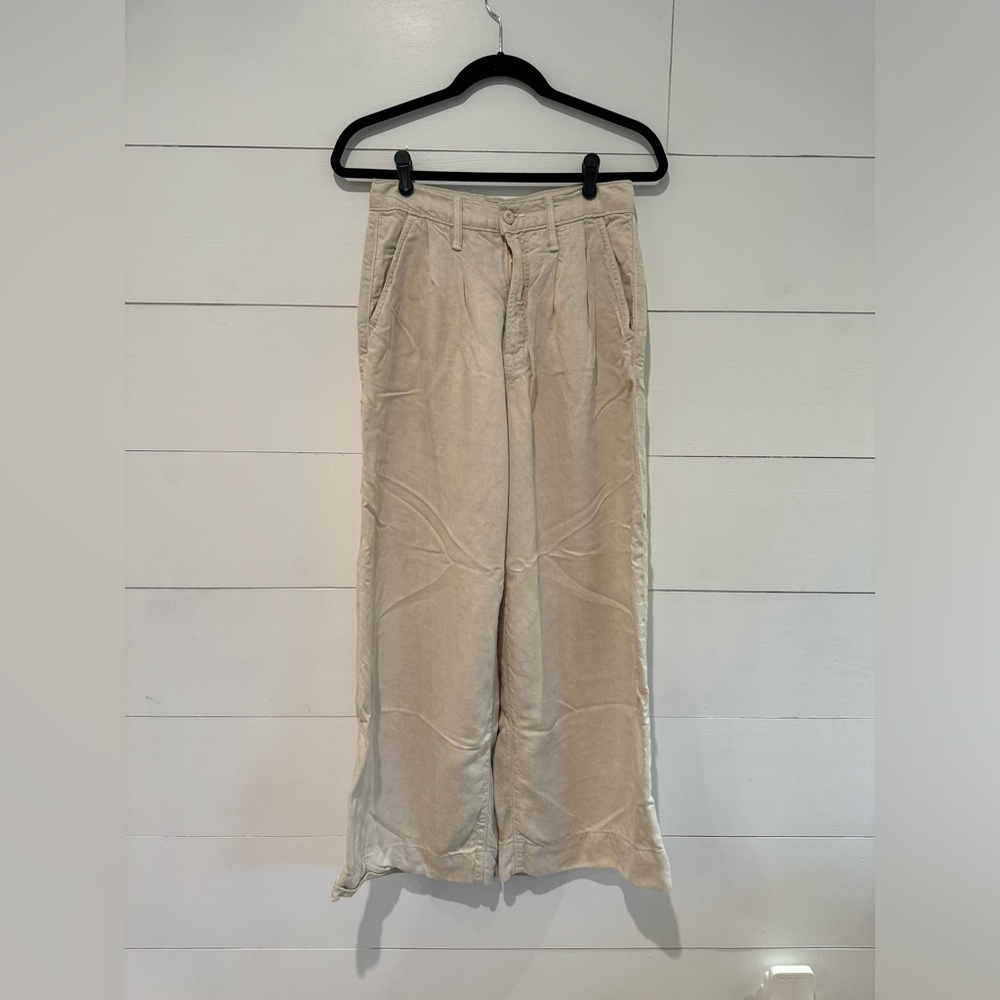 Mother - High Waisted Pouty Prep Fast and Loose (ivory). Size 26, inseam 27.5